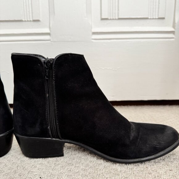 Steve Madden Suede Black 'Nytroo' Chelsea Bootie Women's 9 - 9.5 - Picture 7 of 16